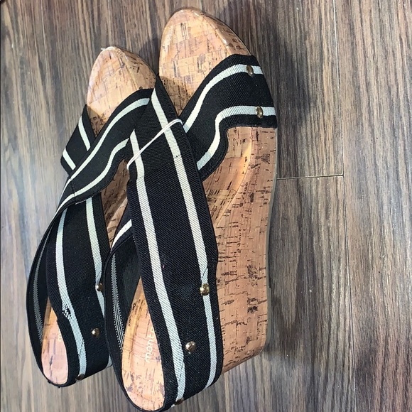 Sandals - Picture 3 of 4